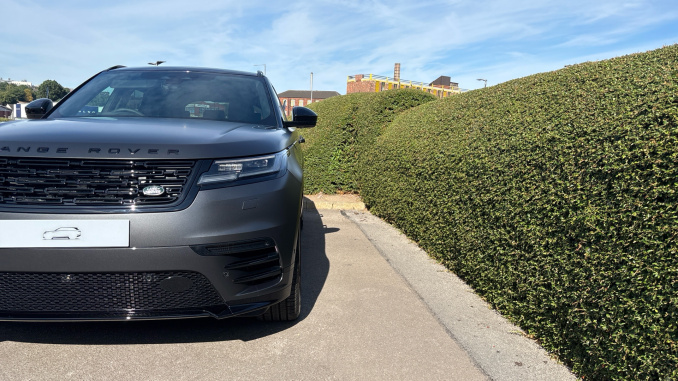 Land Rover Range Rover Velar 3.0 D300 MHEV Belgravia Edition Satin 5dr Auto Diesel Estate - Image 31